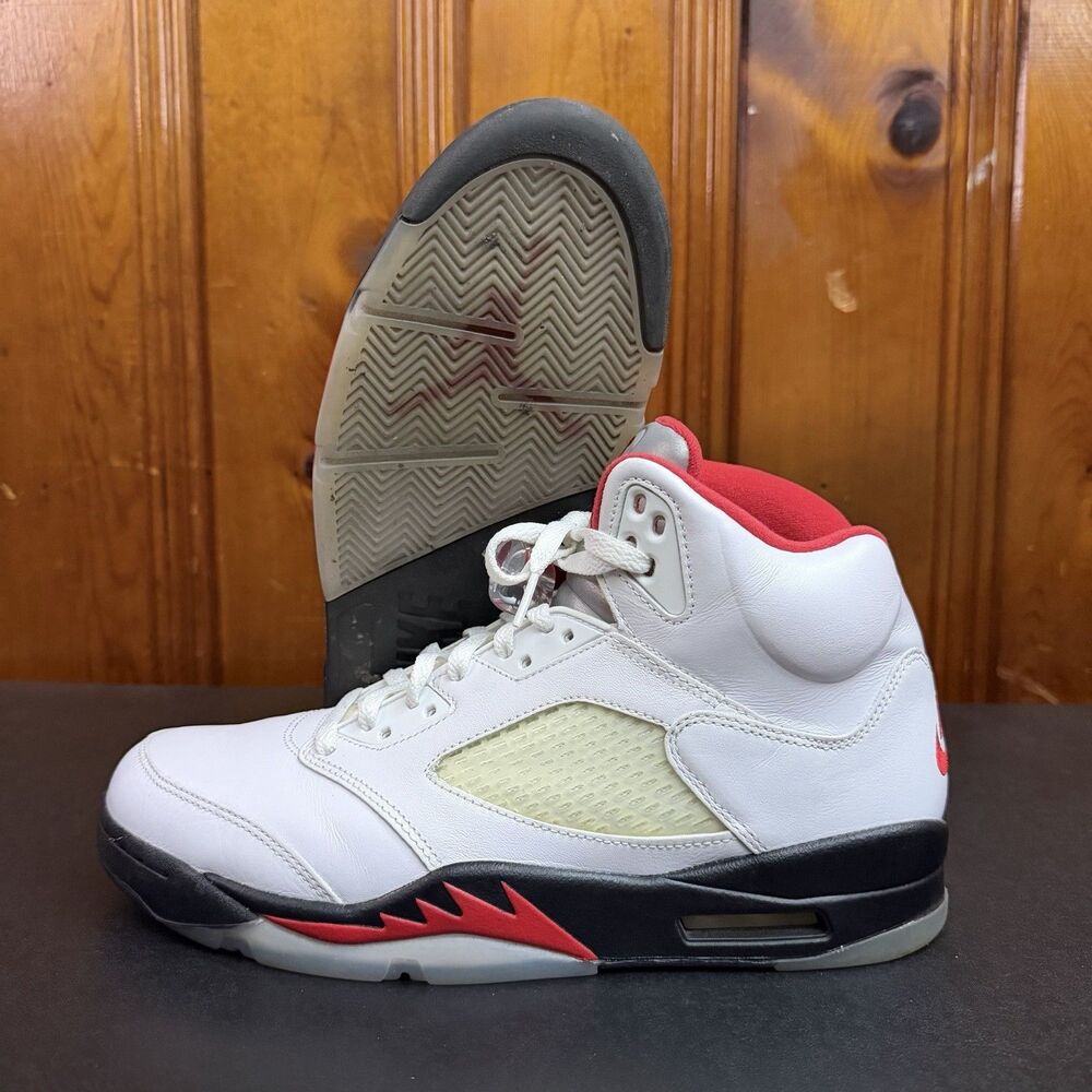 Jordan 5 Retro Fire Red Silver Tongue 2020 Release Size 10 Men (DA1911-102)